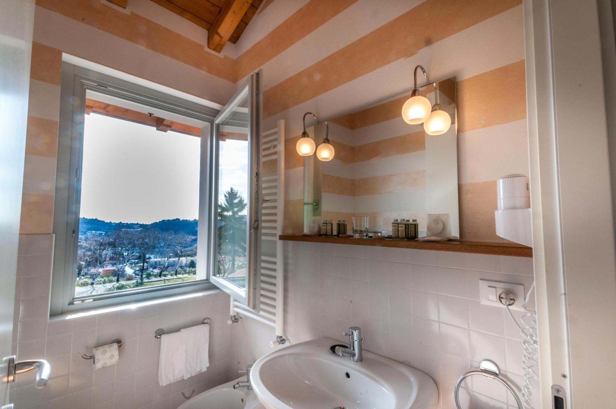 Locanda Pozzetto Laveno-Mombello Quarto foto