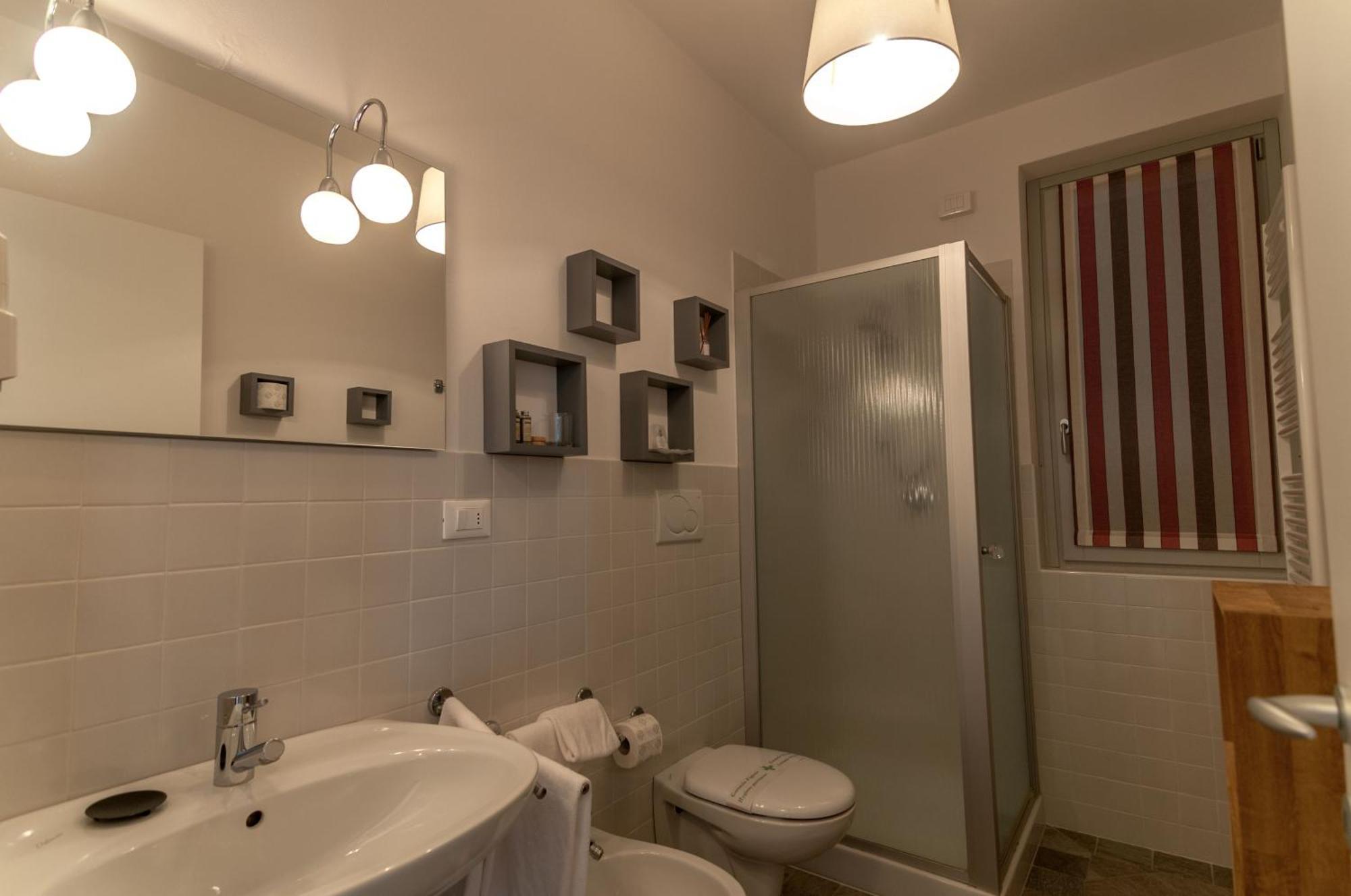 Locanda Pozzetto Laveno-Mombello Quarto foto